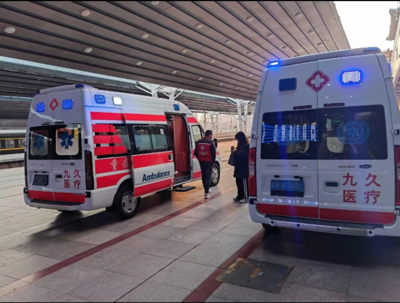 班玛县救护车长途转运